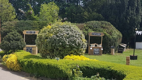 pimms and prosecco stalls